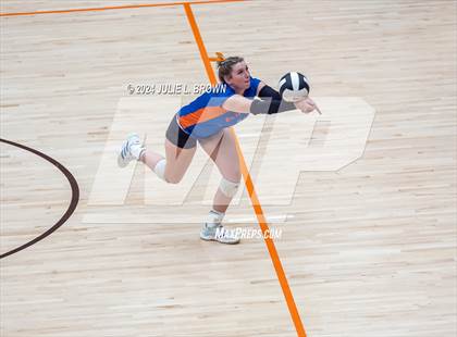 Thumbnail 3 in Silver Creek vs. Tri-West Hendricks (IHSAA 3A Semi-state semi-final) photogallery.