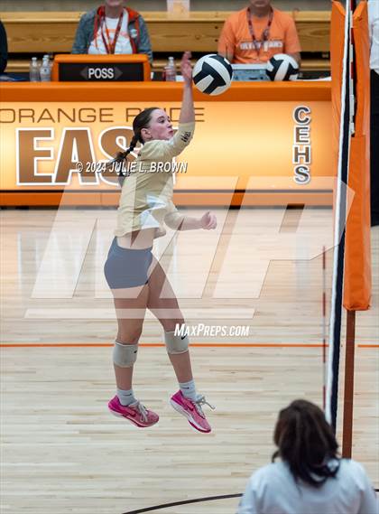 Thumbnail 3 in Silver Creek vs. Tri-West Hendricks (IHSAA 3A Semi-state semi-final) photogallery.