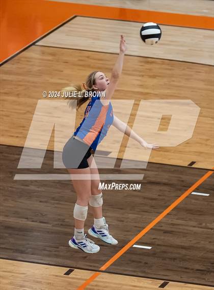 Thumbnail 1 in Silver Creek vs. Tri-West Hendricks (IHSAA 3A Semi-state semi-final) photogallery.