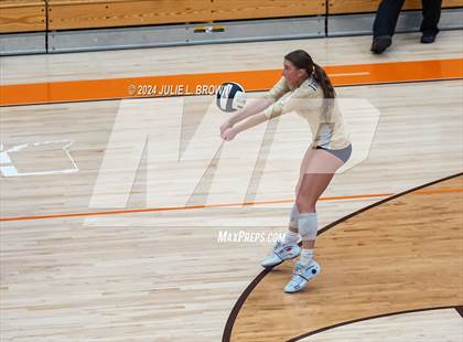 Thumbnail 1 in Silver Creek vs. Tri-West Hendricks (IHSAA 3A Semi-state semi-final) photogallery.