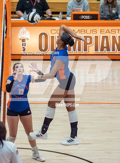 Thumbnail 3 in Silver Creek vs. Tri-West Hendricks (IHSAA 3A Semi-state semi-final) photogallery.