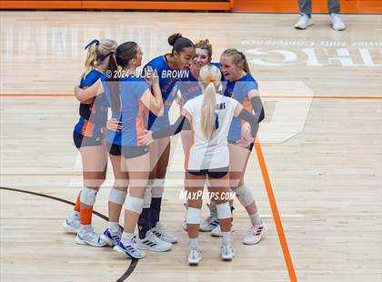 Thumbnail 2 in Silver Creek vs. Tri-West Hendricks (IHSAA 3A Semi-state semi-final) photogallery.