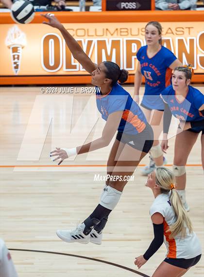 Thumbnail 3 in Silver Creek vs. Tri-West Hendricks (IHSAA 3A Semi-state semi-final) photogallery.