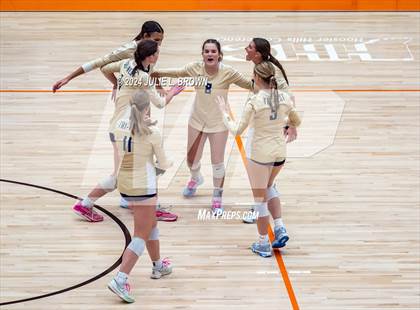 Thumbnail 1 in Silver Creek vs. Tri-West Hendricks (IHSAA 3A Semi-state semi-final) photogallery.