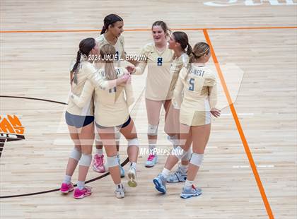 Thumbnail 1 in Silver Creek vs. Tri-West Hendricks (IHSAA 3A Semi-state semi-final) photogallery.