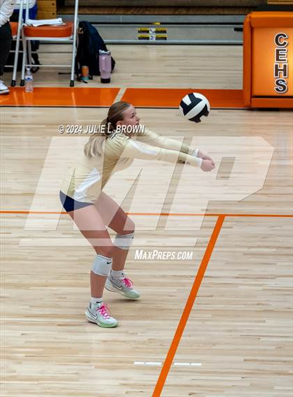 Thumbnail 2 in Silver Creek vs. Tri-West Hendricks (IHSAA 3A Semi-state semi-final) photogallery.