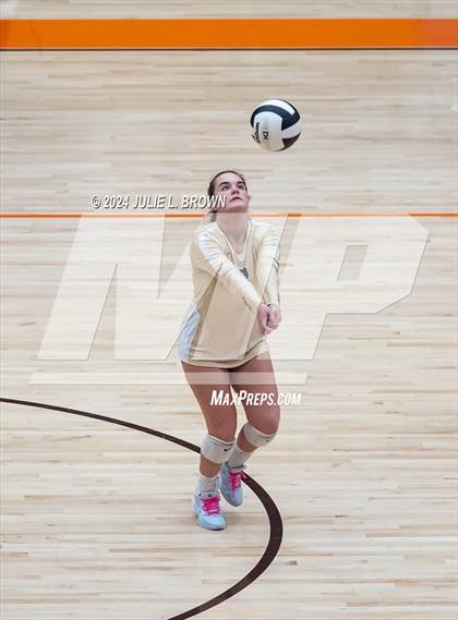 Thumbnail 2 in Silver Creek vs. Tri-West Hendricks (IHSAA 3A Semi-state semi-final) photogallery.