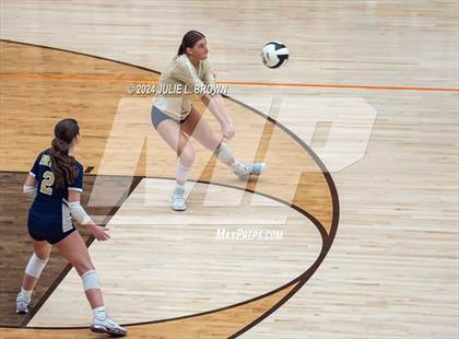 Thumbnail 3 in Silver Creek vs. Tri-West Hendricks (IHSAA 3A Semi-state semi-final) photogallery.