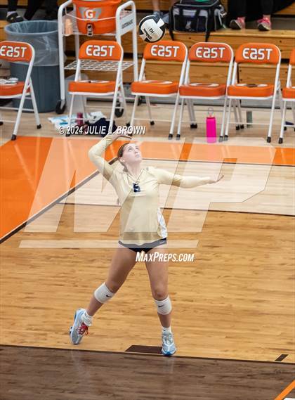 Thumbnail 2 in Silver Creek vs. Tri-West Hendricks (IHSAA 3A Semi-state semi-final) photogallery.