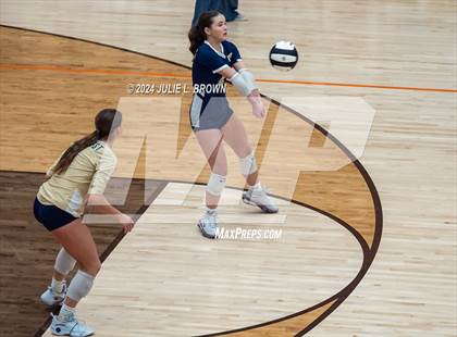Thumbnail 1 in Silver Creek vs. Tri-West Hendricks (IHSAA 3A Semi-state semi-final) photogallery.