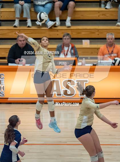 Thumbnail 1 in Silver Creek vs. Tri-West Hendricks (IHSAA 3A Semi-state semi-final) photogallery.