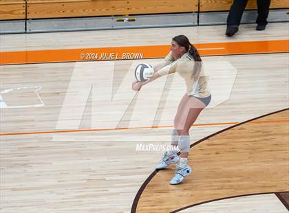 Thumbnail 3 in Silver Creek vs. Tri-West Hendricks (IHSAA 3A Semi-state semi-final) photogallery.