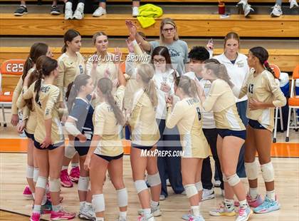 Thumbnail 1 in Silver Creek vs. Tri-West Hendricks (IHSAA 3A Semi-state semi-final) photogallery.