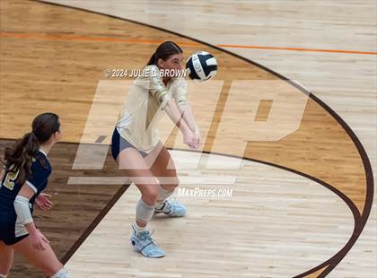 Thumbnail 2 in Silver Creek vs. Tri-West Hendricks (IHSAA 3A Semi-state semi-final) photogallery.