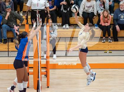 Thumbnail 1 in Silver Creek vs. Tri-West Hendricks (IHSAA 3A Semi-state semi-final) photogallery.
