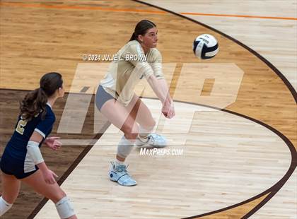 Thumbnail 1 in Silver Creek vs. Tri-West Hendricks (IHSAA 3A Semi-state semi-final) photogallery.
