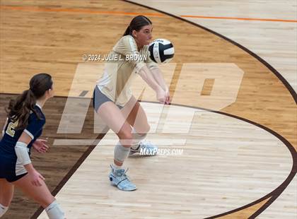 Thumbnail 1 in Silver Creek vs. Tri-West Hendricks (IHSAA 3A Semi-state semi-final) photogallery.