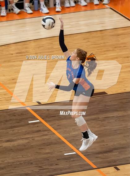 Thumbnail 2 in Silver Creek vs. Tri-West Hendricks (IHSAA 3A Semi-state semi-final) photogallery.