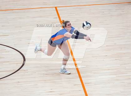 Thumbnail 2 in Silver Creek vs. Tri-West Hendricks (IHSAA 3A Semi-state semi-final) photogallery.