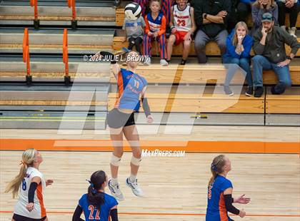 Thumbnail 2 in Silver Creek vs. Tri-West Hendricks (IHSAA 3A Semi-state semi-final) photogallery.