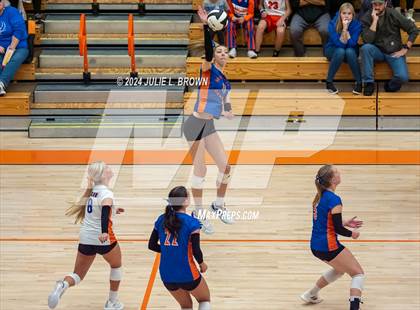 Thumbnail 2 in Silver Creek vs. Tri-West Hendricks (IHSAA 3A Semi-state semi-final) photogallery.