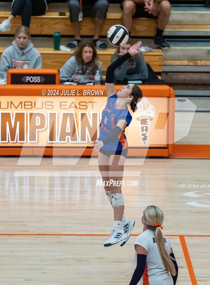Thumbnail 3 in Silver Creek vs. Tri-West Hendricks (IHSAA 3A Semi-state semi-final) photogallery.