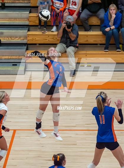Thumbnail 2 in Silver Creek vs. Tri-West Hendricks (IHSAA 3A Semi-state semi-final) photogallery.