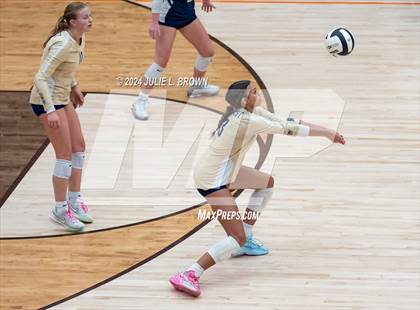 Thumbnail 3 in Silver Creek vs. Tri-West Hendricks (IHSAA 3A Semi-state semi-final) photogallery.