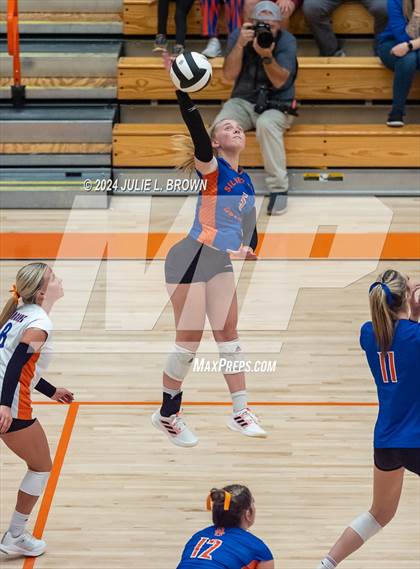 Thumbnail 2 in Silver Creek vs. Tri-West Hendricks (IHSAA 3A Semi-state semi-final) photogallery.