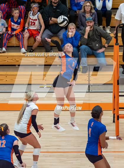 Thumbnail 1 in Silver Creek vs. Tri-West Hendricks (IHSAA 3A Semi-state semi-final) photogallery.
