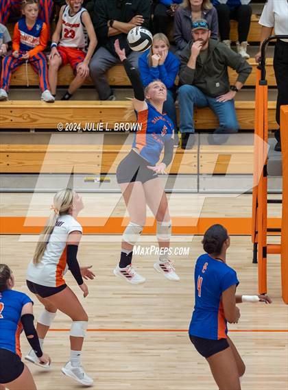 Thumbnail 2 in Silver Creek vs. Tri-West Hendricks (IHSAA 3A Semi-state semi-final) photogallery.