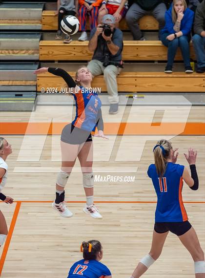 Thumbnail 3 in Silver Creek vs. Tri-West Hendricks (IHSAA 3A Semi-state semi-final) photogallery.