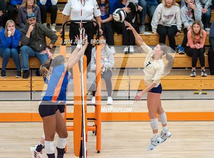 Thumbnail 1 in Silver Creek vs. Tri-West Hendricks (IHSAA 3A Semi-state semi-final) photogallery.