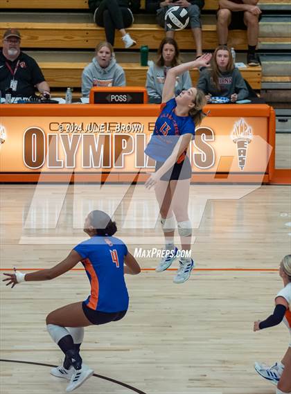 Thumbnail 3 in Silver Creek vs. Tri-West Hendricks (IHSAA 3A Semi-state semi-final) photogallery.