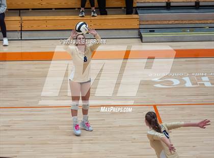 Thumbnail 1 in Silver Creek vs. Tri-West Hendricks (IHSAA 3A Semi-state semi-final) photogallery.