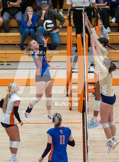 Thumbnail 2 in Silver Creek vs. Tri-West Hendricks (IHSAA 3A Semi-state semi-final) photogallery.