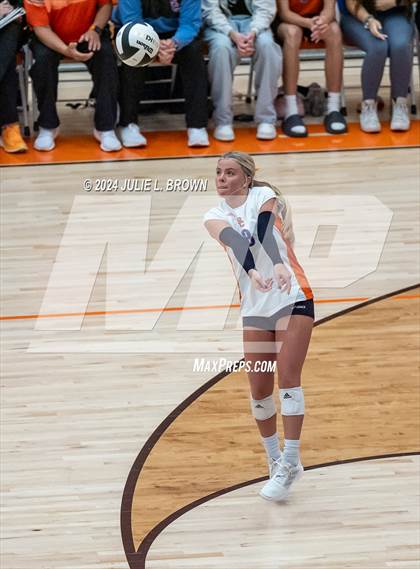 Thumbnail 1 in Silver Creek vs. Tri-West Hendricks (IHSAA 3A Semi-state semi-final) photogallery.