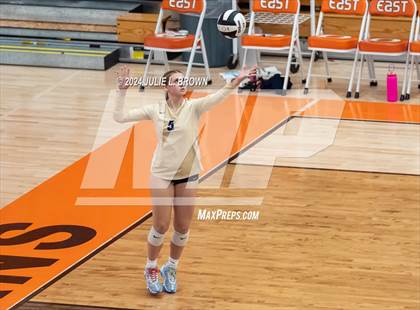 Thumbnail 1 in Silver Creek vs. Tri-West Hendricks (IHSAA 3A Semi-state semi-final) photogallery.