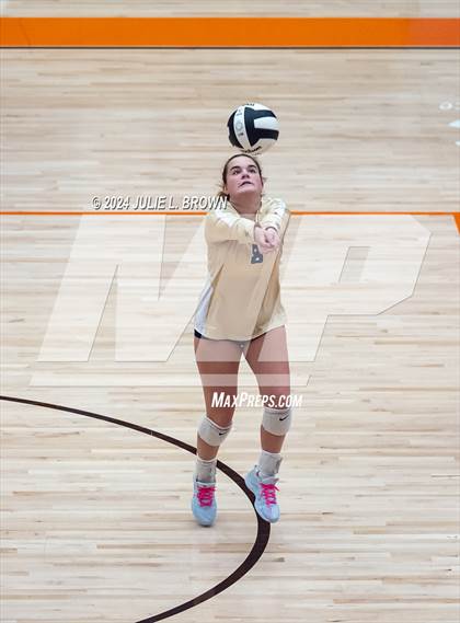 Thumbnail 3 in Silver Creek vs. Tri-West Hendricks (IHSAA 3A Semi-state semi-final) photogallery.