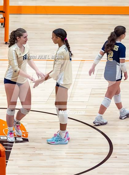 Thumbnail 3 in Silver Creek vs. Tri-West Hendricks (IHSAA 3A Semi-state semi-final) photogallery.