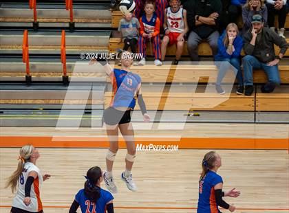 Thumbnail 1 in Silver Creek vs. Tri-West Hendricks (IHSAA 3A Semi-state semi-final) photogallery.