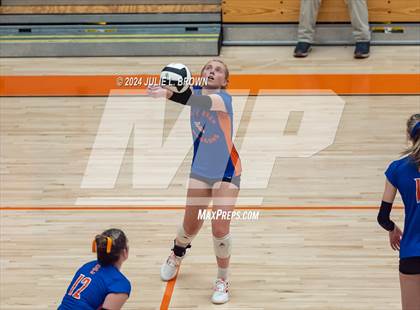 Thumbnail 1 in Silver Creek vs. Tri-West Hendricks (IHSAA 3A Semi-state semi-final) photogallery.