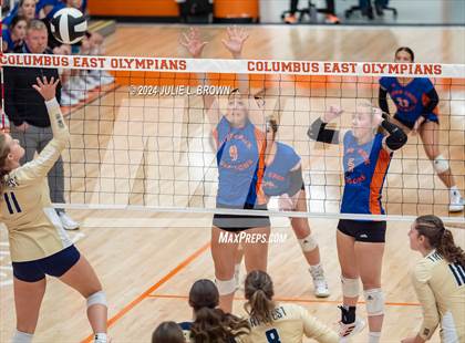 Thumbnail 1 in Silver Creek vs. Tri-West Hendricks (IHSAA 3A Semi-state semi-final) photogallery.
