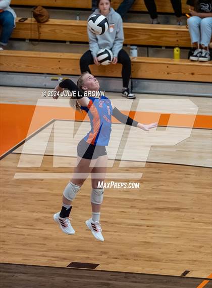 Thumbnail 1 in Silver Creek vs. Tri-West Hendricks (IHSAA 3A Semi-state semi-final) photogallery.