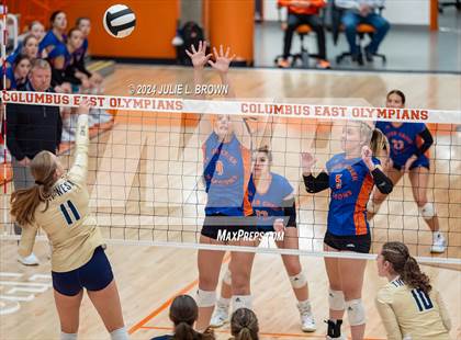 Thumbnail 2 in Silver Creek vs. Tri-West Hendricks (IHSAA 3A Semi-state semi-final) photogallery.