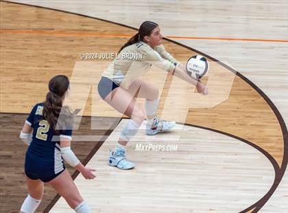 Thumbnail 3 in Silver Creek vs. Tri-West Hendricks (IHSAA 3A Semi-state semi-final) photogallery.