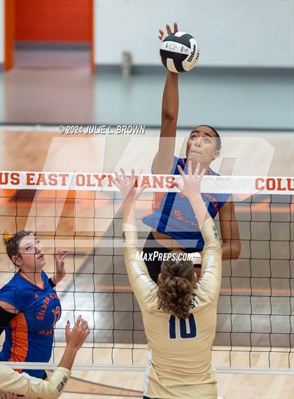 Thumbnail 1 in Silver Creek vs. Tri-West Hendricks (IHSAA 3A Semi-state semi-final) photogallery.