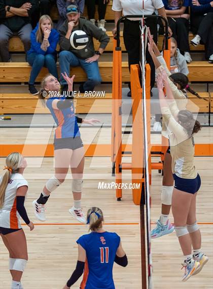 Thumbnail 1 in Silver Creek vs. Tri-West Hendricks (IHSAA 3A Semi-state semi-final) photogallery.