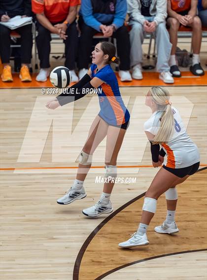 Thumbnail 1 in Silver Creek vs. Tri-West Hendricks (IHSAA 3A Semi-state semi-final) photogallery.