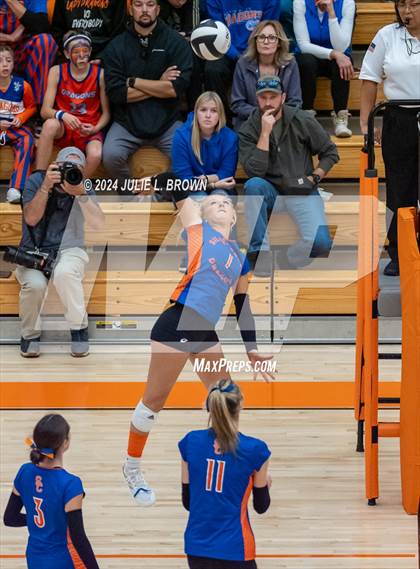 Thumbnail 2 in Silver Creek vs. Tri-West Hendricks (IHSAA 3A Semi-state semi-final) photogallery.